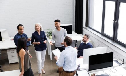 Presenza esecutiva, l’abilità chiave per i leader 2025: genera fiducia, ispira i team e gestisci la pressione