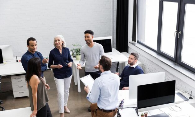 Presenza esecutiva, l’abilità chiave per i leader 2025: genera fiducia, ispira i team e gestisci la pressione