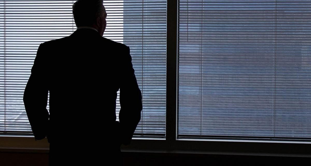 Warren Buffett annuncia l’addio da CEO di Berkshire Hathaway: Greg Abel prenderà il timone entro fine 2025