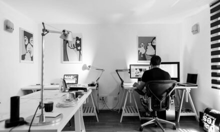 McKinsey adotta Lilli: l’IA interna genera presentazioni e alleggerisce il lavoro dei consulenti junior